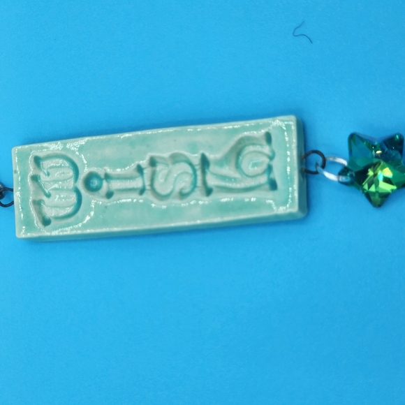 Elegant Handmade Ceramic Green Pendant Necklace - Picture 3 of 3